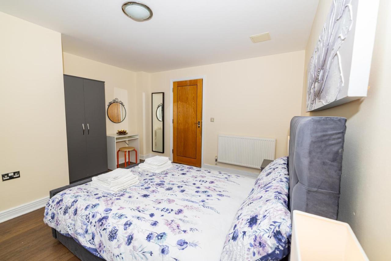 Two Bed Apartment Near Canary Wharf ลอนดอน ภายนอก รูปภาพ