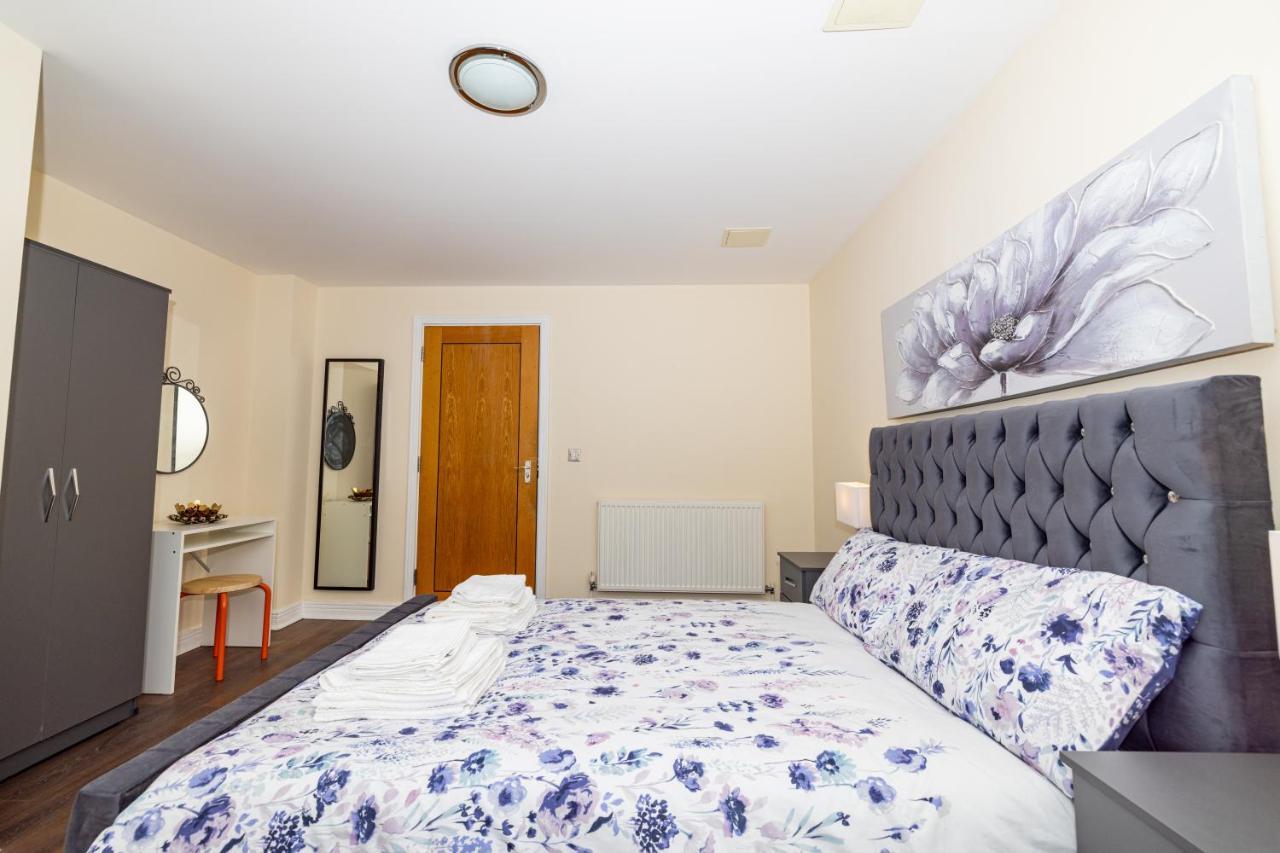 Two Bed Apartment Near Canary Wharf ลอนดอน ภายนอก รูปภาพ