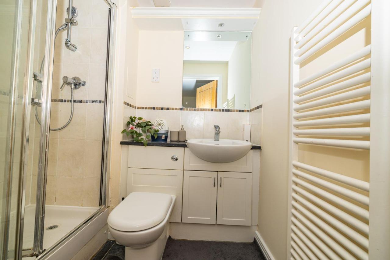 Two Bed Apartment Near Canary Wharf ลอนดอน ภายนอก รูปภาพ