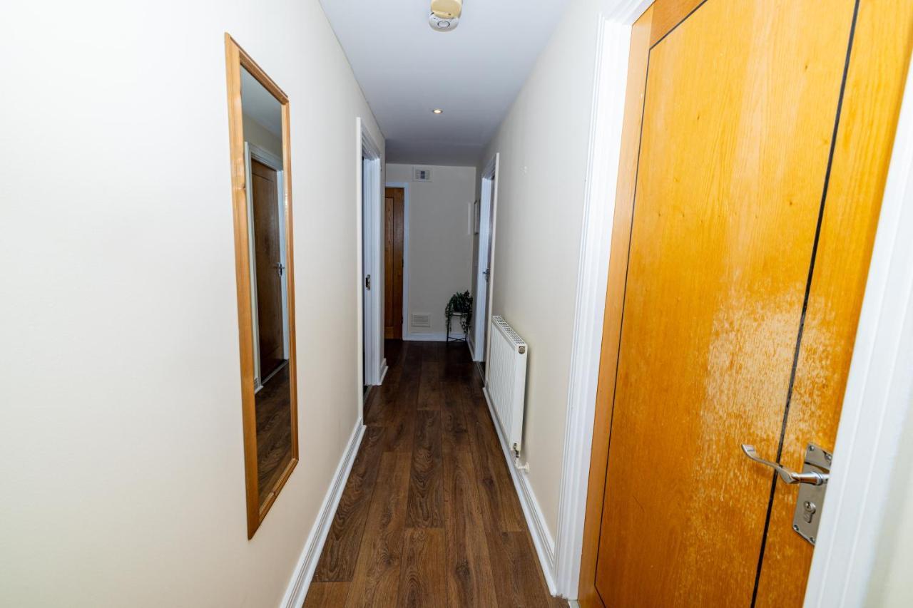 Two Bed Apartment Near Canary Wharf ลอนดอน ภายนอก รูปภาพ
