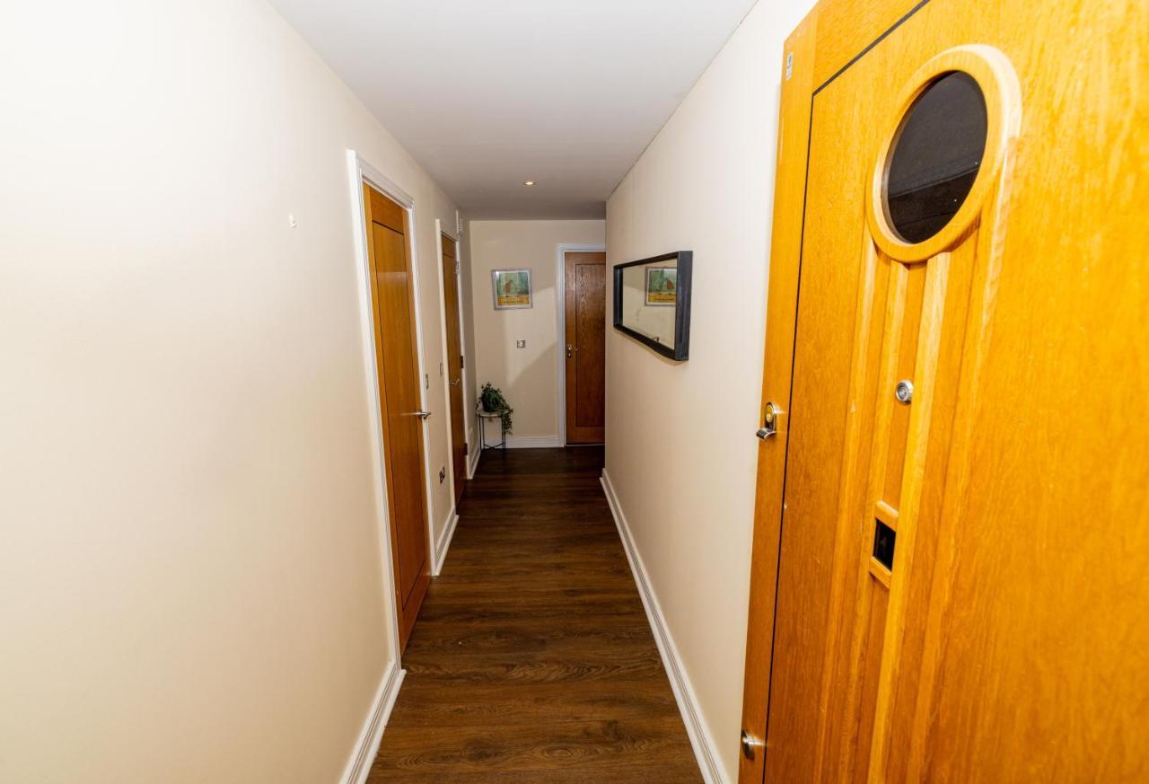 Two Bed Apartment Near Canary Wharf ลอนดอน ภายนอก รูปภาพ