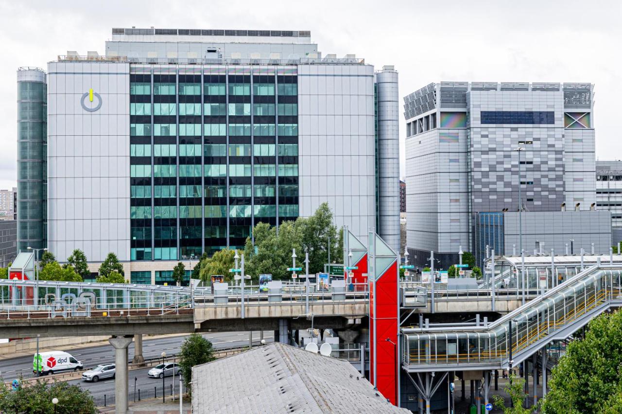 Two Bed Apartment Near Canary Wharf ลอนดอน ภายนอก รูปภาพ