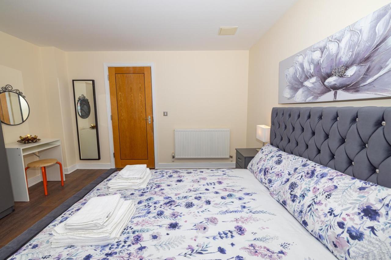 Two Bed Apartment Near Canary Wharf ลอนดอน ภายนอก รูปภาพ