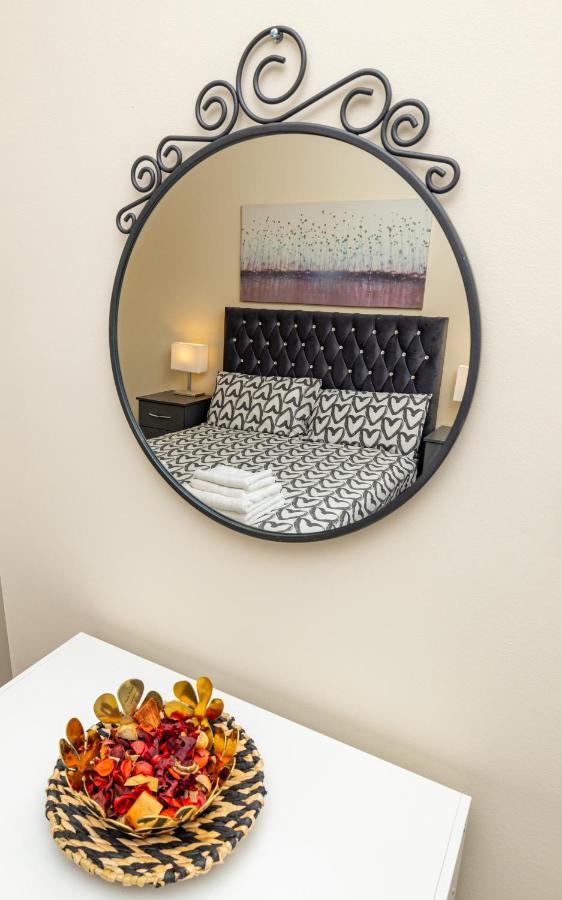 Two Bed Apartment Near Canary Wharf ลอนดอน ภายนอก รูปภาพ